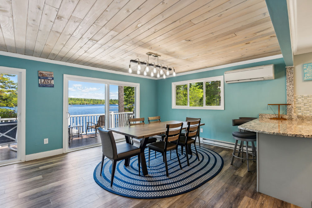 Views of the lake while eating indoors from the 6-person dining table or breakfast bar